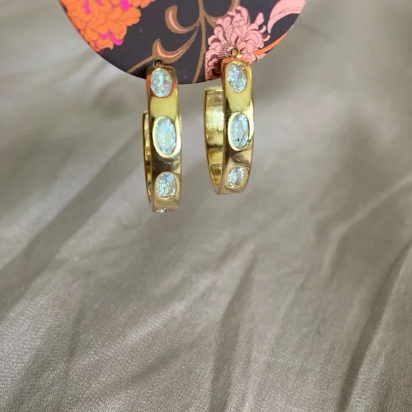 NWT Stone Huggie hoop earrings - Picture 6 of 6